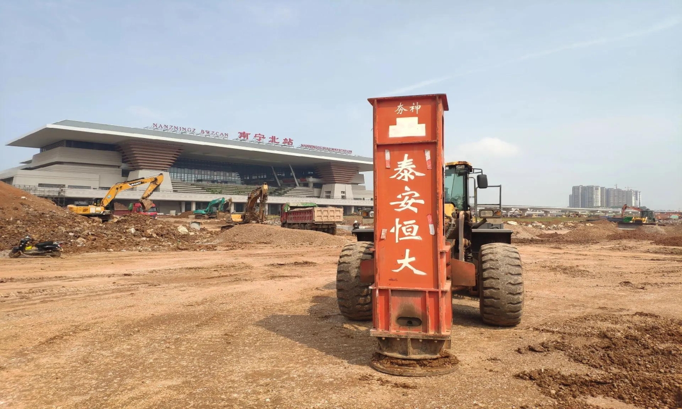  The Rapid Impact Compactor is utilized on the Nanning North Station High Speed Railway