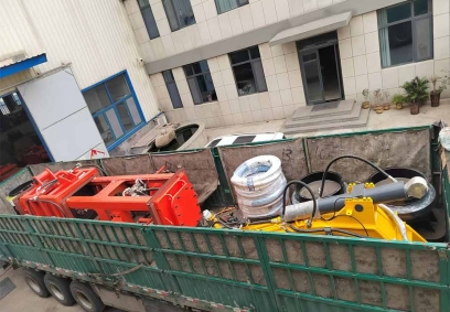 HC180 compactor and HP500D hydraulic power station have been shipped to Singapore.