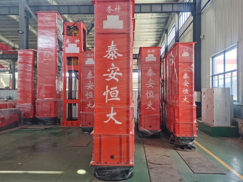 Rapid hydraulic compactor is displayed in the warehouse